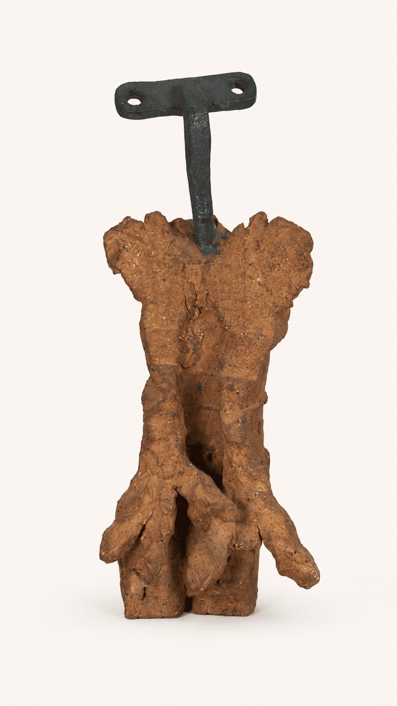 Idole en terre cuite avec crochet métallique, 46 cm